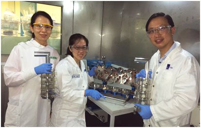 (From L to R): Dr Jeanette Teo, NUH Research Scientist, Ms Lee Sie Huey, ICES Research Engineer and Dr Desmond Heng, ICES Principal Investigator